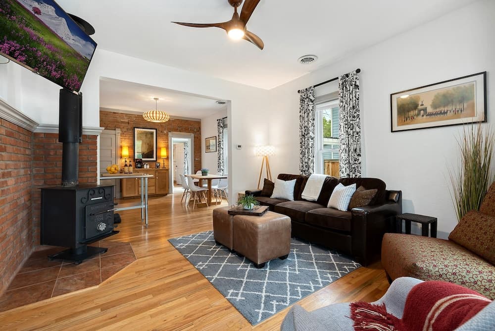 Lola House! Cozy Comfort, Prime Old Town Location