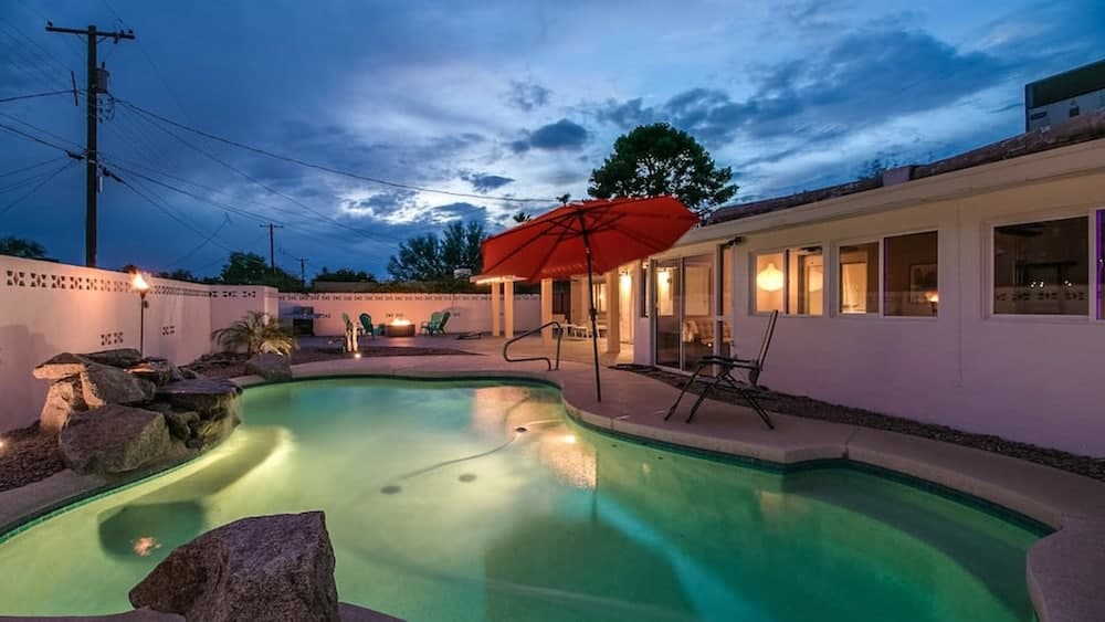 Modern Chic Old Town Scottsdale Home W/pool & Gym!