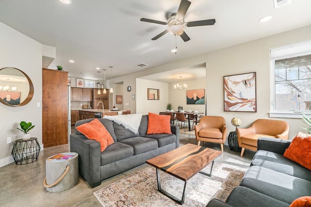 Spacious Home Near River – King Bd, Patio & Garage