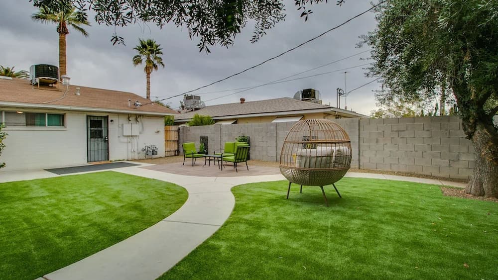 Remodeled 2 Bdrm w/ Yard in Old Town Scottsdale!