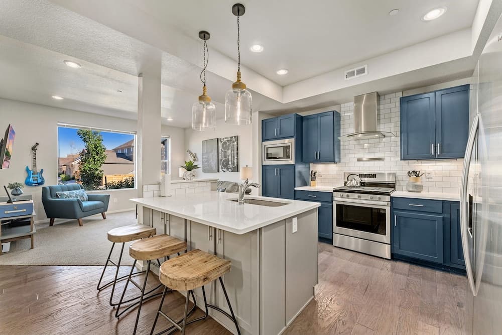 First Class Stylish Townhome Near Old Town!