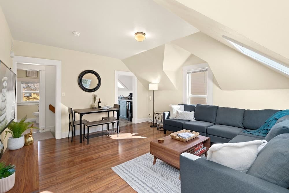 Cozy Victorian Cottage in the Heart of Old Town!