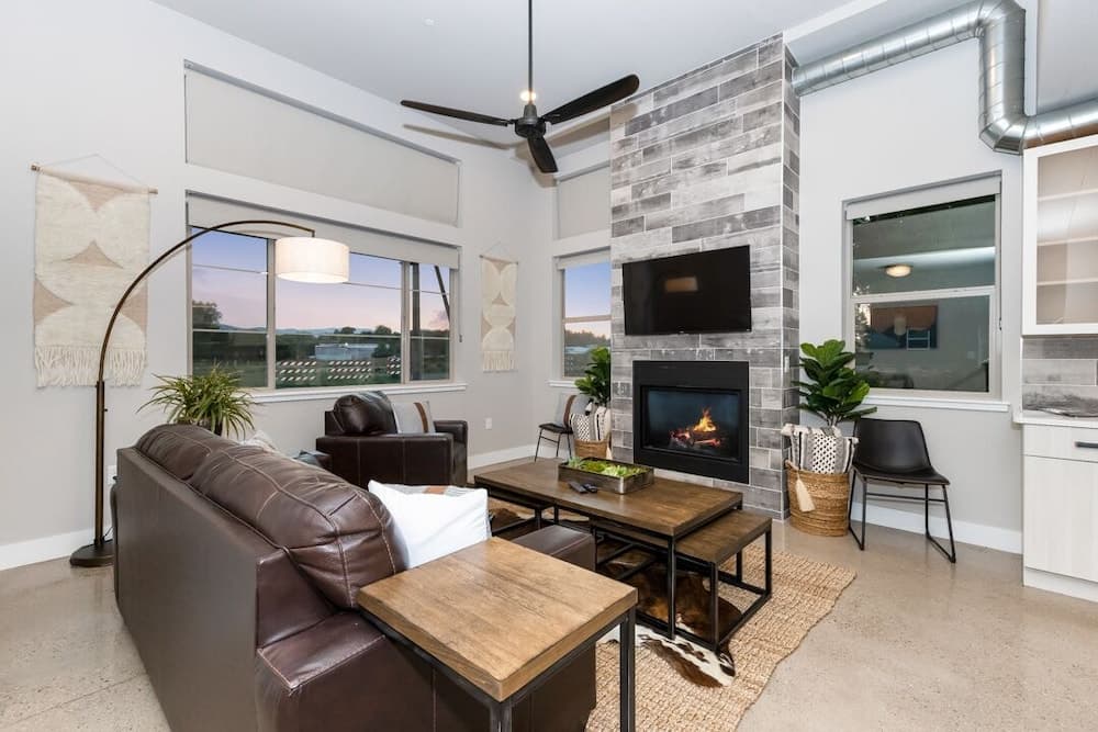 Old Town Modern New Build: Rftp Spa W/ Mtn Views!