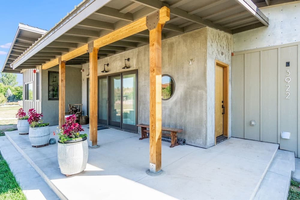 Spectacular Home in Peaceful Area Vineyard Views
