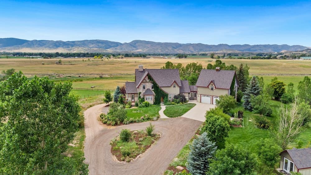 Sunrise Ranch! Amazing Mountain Views!