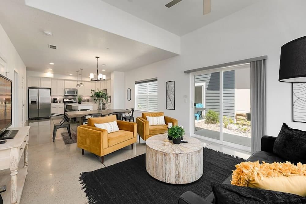 Gorgeous Townhome Steps From the Brewery District!