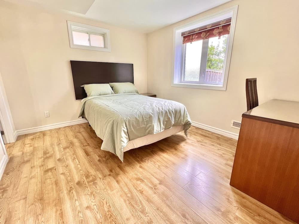 Cozy Home in Richmond Hill with Free Parking