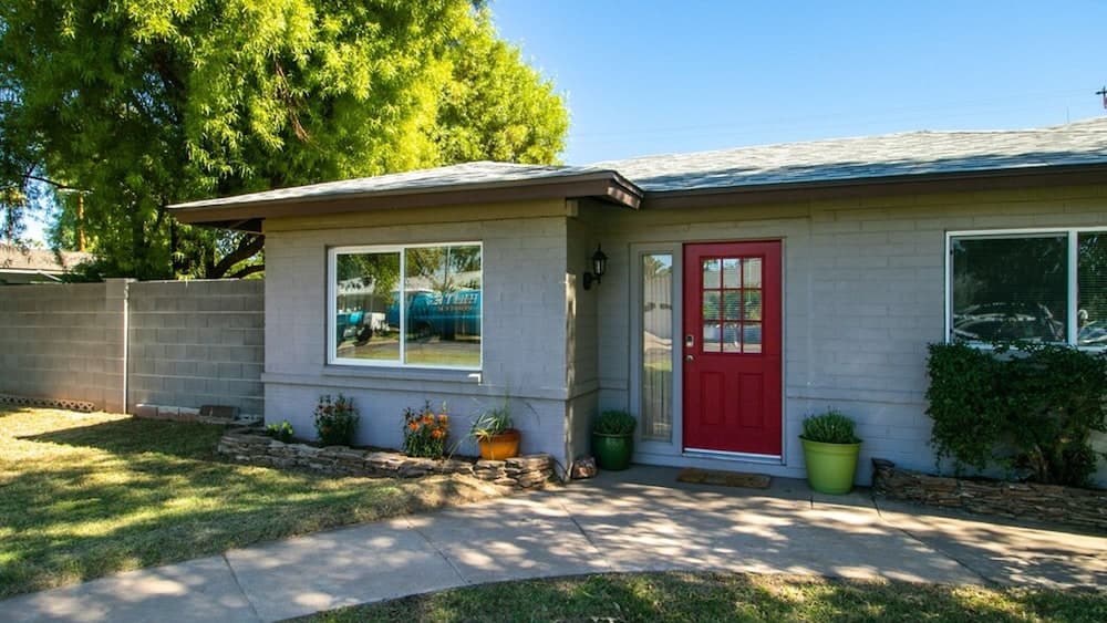 Charming Mid Town Guest House W/private Patio!