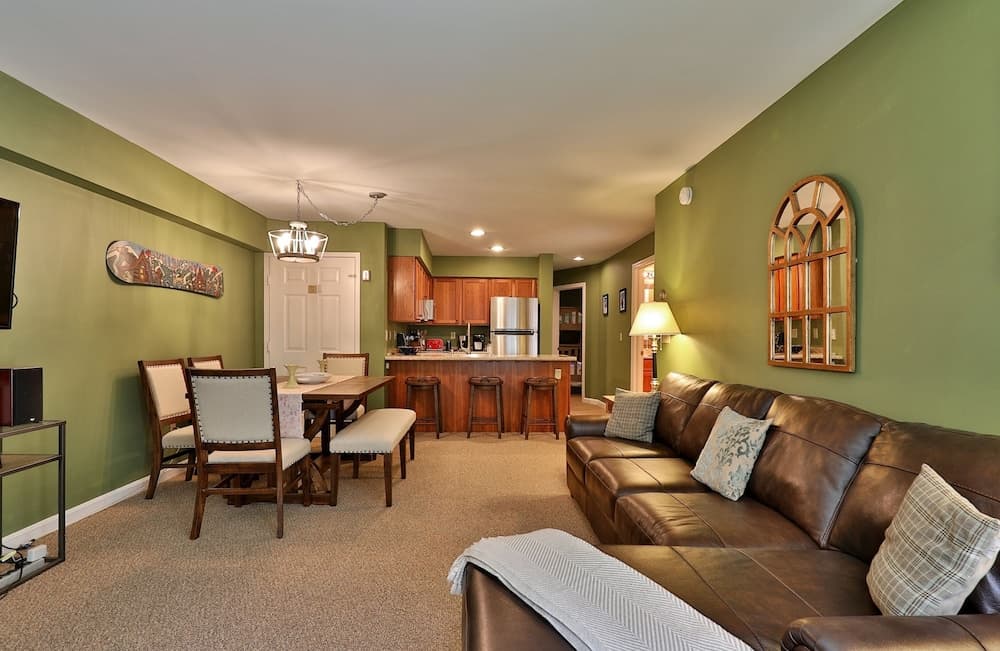 The Pico Escape: 3br/2ba Ski On/ski Off At Pico Mountain. Close To Killington. 3 Bedroom Condo