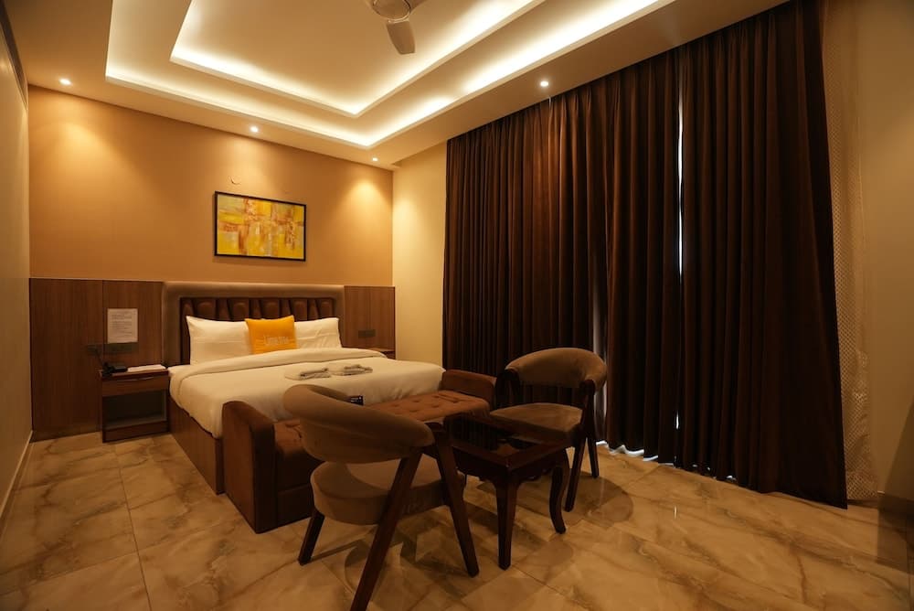 Lime Tree Hotels & Banquet Greater Noida