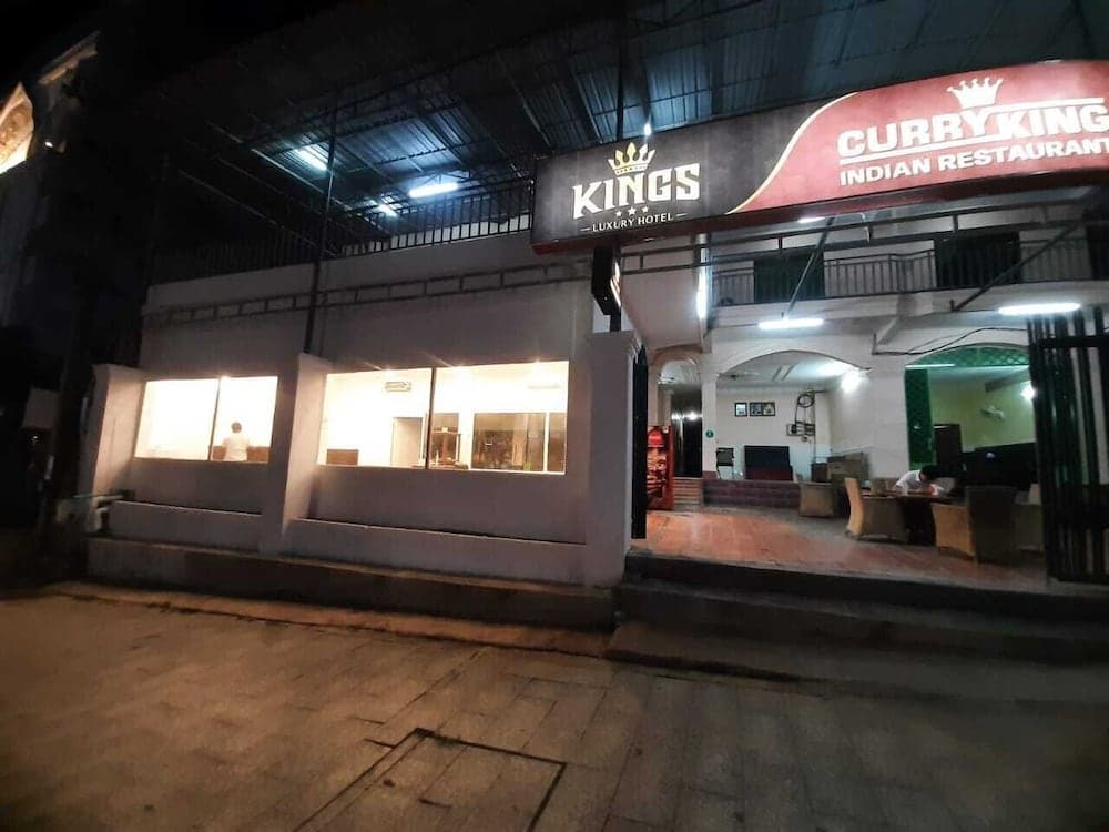 kings luxury hotel 1