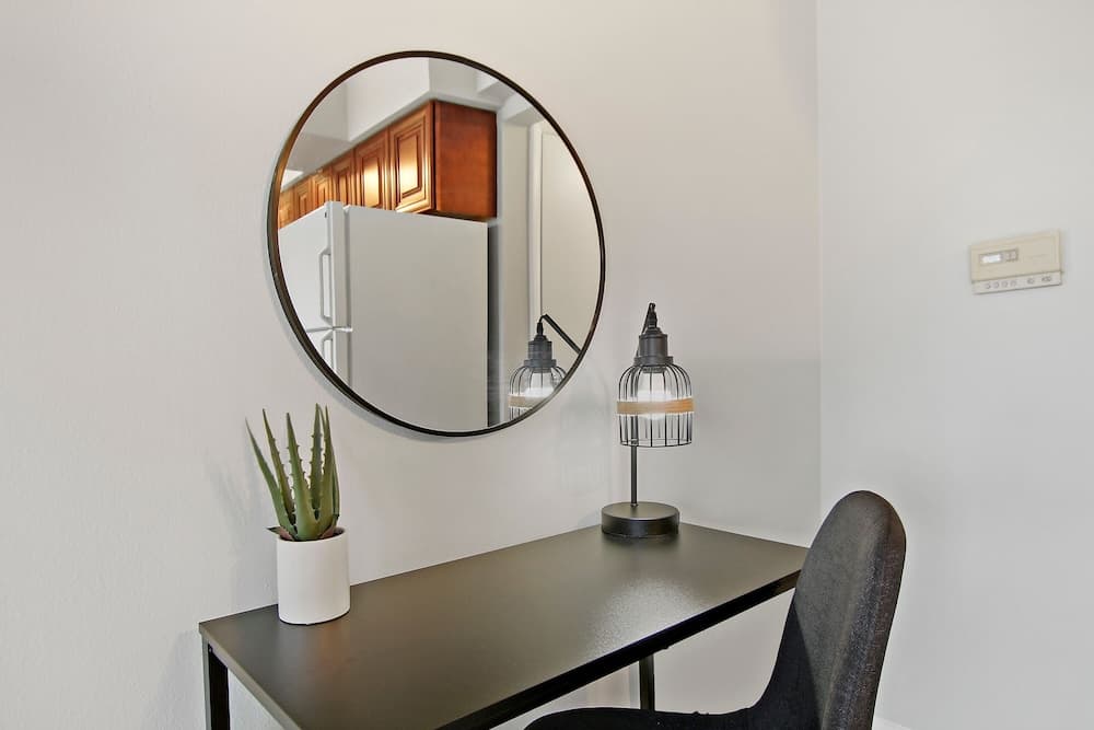 Posh 1BR Apartment in Arlington Heights