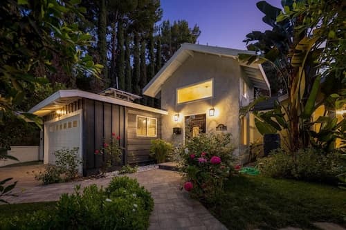 Hidden Valley Pl - 90210 Villa With Canyon Views and a Large Private Backyard
