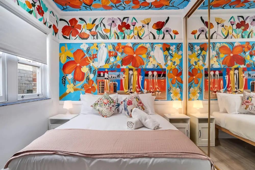 Harbourside Pad With Waterfront Views