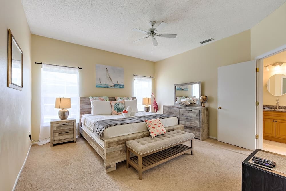 2 Suites, 1 King, 5 Beds: Pool. Games Room #810 5 Bedroom Villa