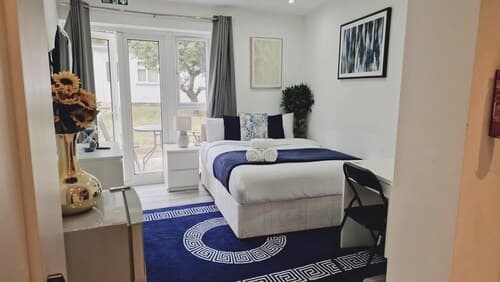 Cozy Harrow Studio With Extra Bed