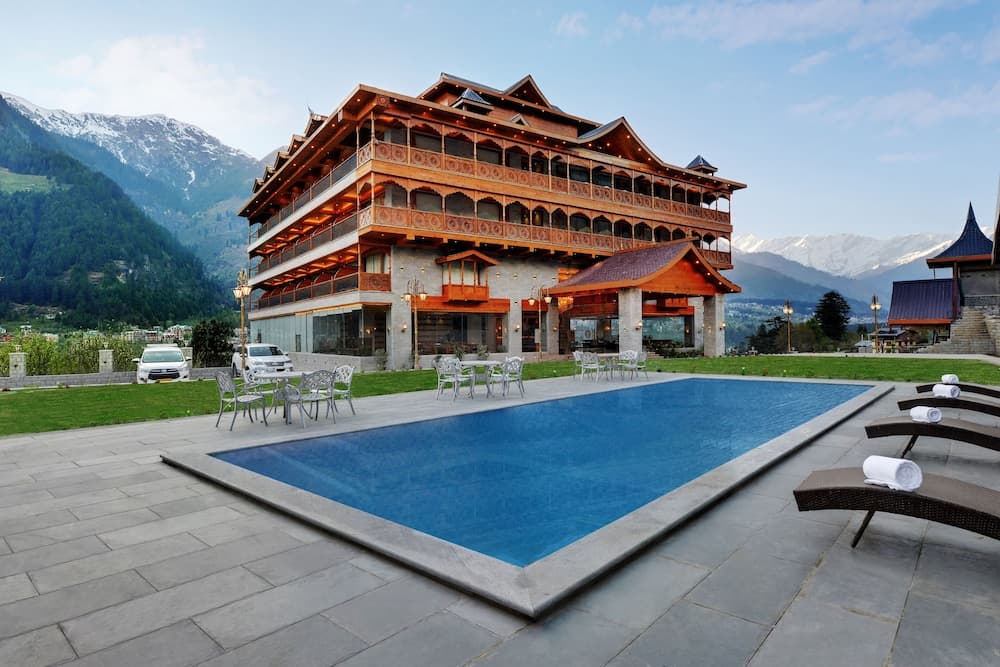 Tiaraa Hotels & Resorts - A Luxury Resort Manali