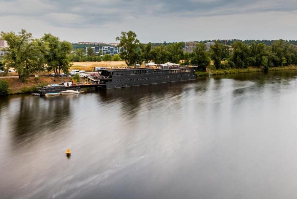Botel Marina