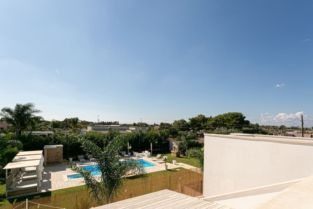 Bilocale con piscina a 500 m dal mare
