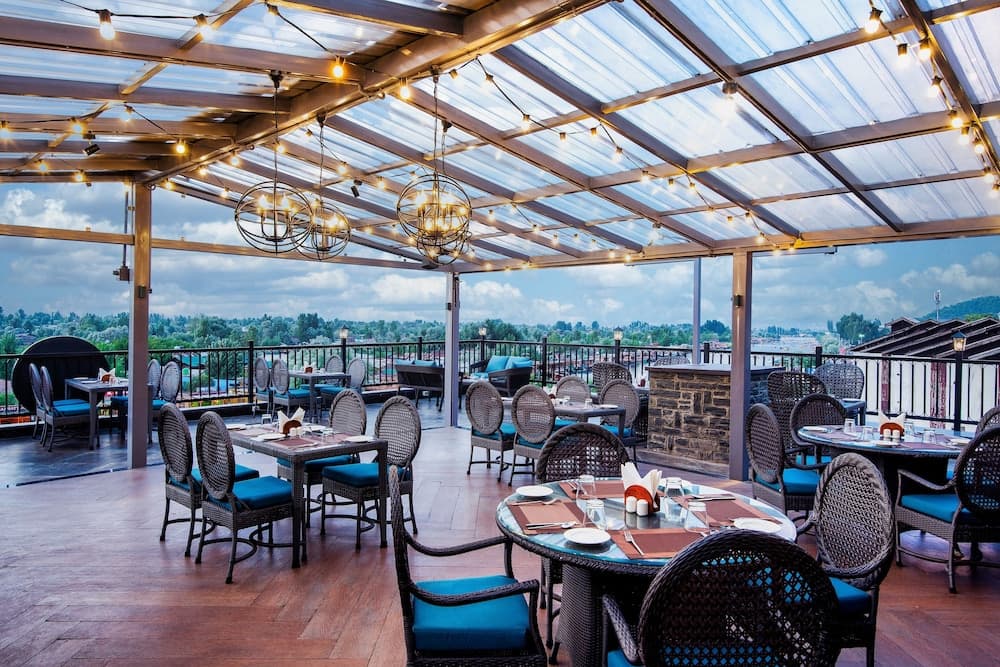 The Vintage Srinagar At Dal Lake