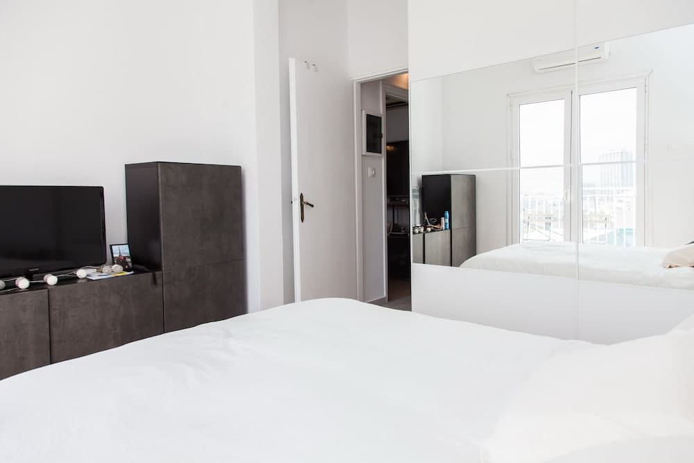 Cozy apt in Central Athens with view