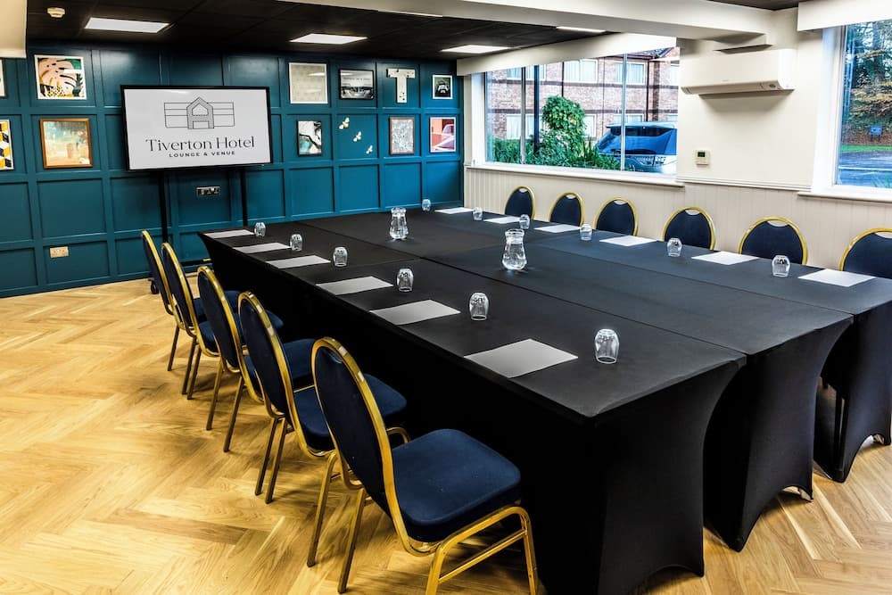 Tiverton Hotel Lounge & Venue