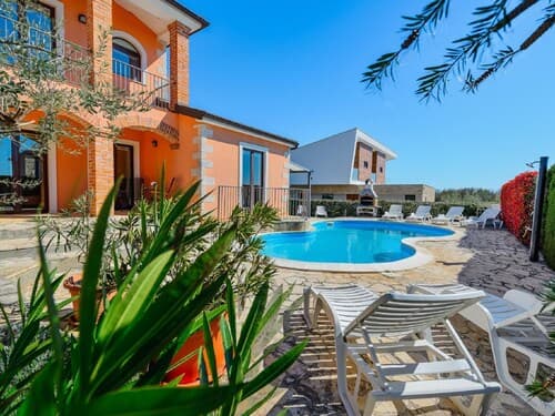 Spacious Holiday Home in Visnjan With Private Pool