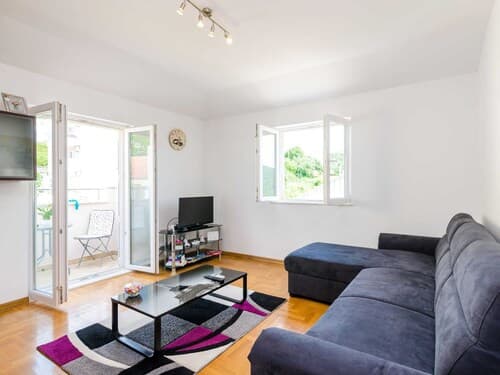 Ana Apartment - One Bedroom Apartment With Balcony