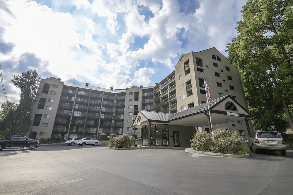 Olde Gatlinburg Place Unit 510 - Great Location! Close To Town! 1 Bedroom Condo by RedAwning