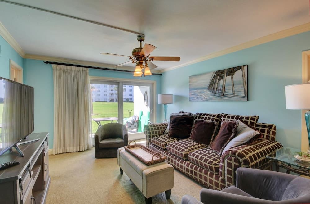 111 El Matador 2 Bedroom Condo by RedAwning