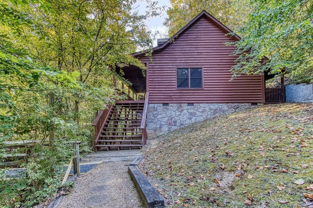 Er38r Grandpa's Getaway - Great Location- Close To Town 2 Bedroom Cabin by RedAwning