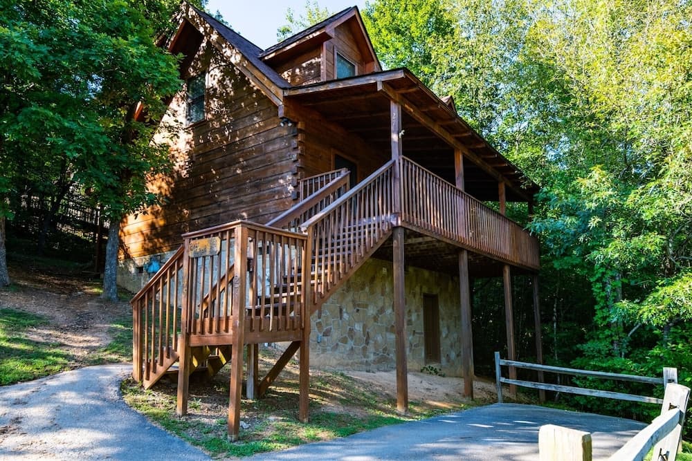 Er27- Bear Naked - Great Location- Close To Town 2 Bedroom Cabin by RedAwning