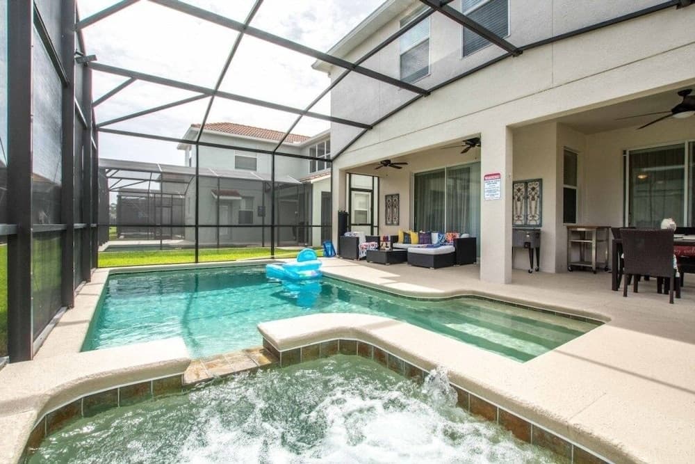 Spacious Family Getaway W/ Resort-3154pp 5 Bedroom Home by RedAwning