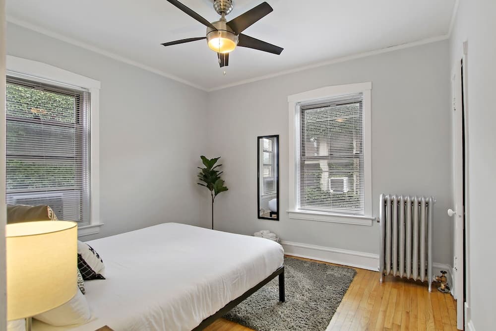 Deluxe 1BR Apt in a Ravenswood