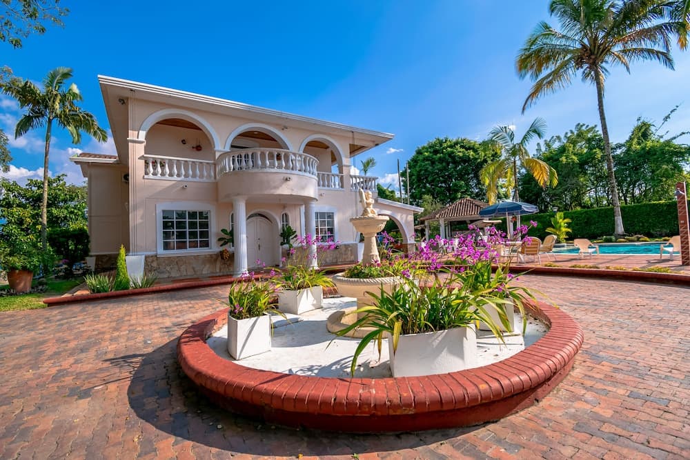 Konaklama yerinin ön cephesi