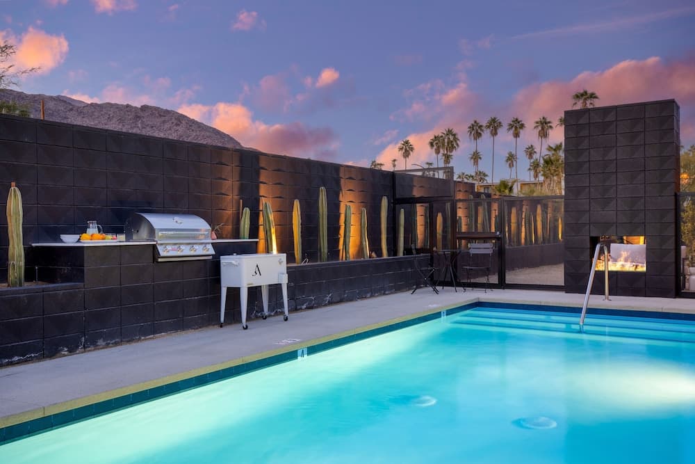 Blackhaus Suites by AvantStay – Modern Comfort in Downtown Palm Springs