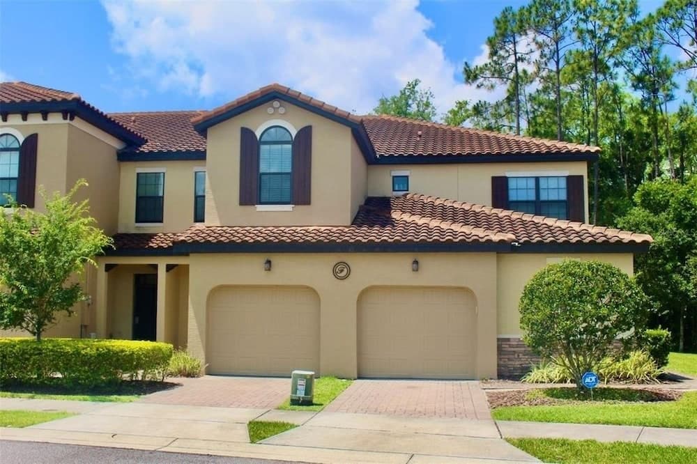 Tropical Fountains 3 Bedroom Condo by RedAwning