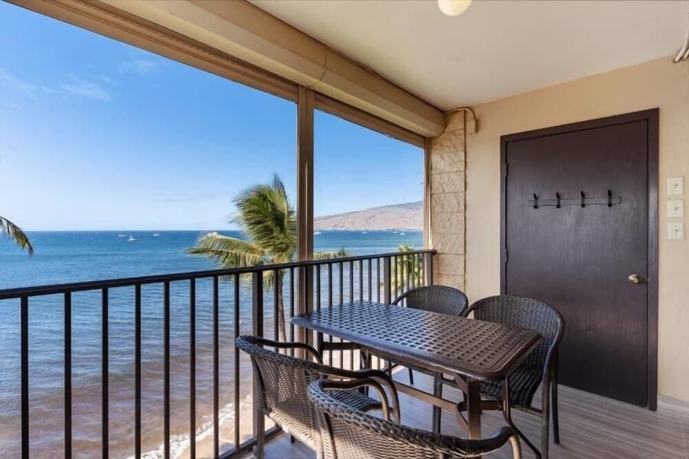 Kihei Beach, #510 2 Bedroom Condo by RedAwning