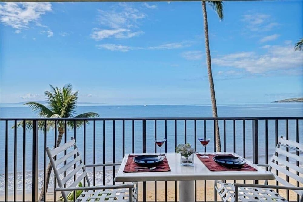 Kihei Beach, #406^ 1 Bedroom Condo by RedAwning