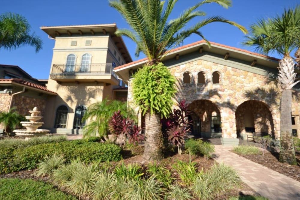 Palm View Place 3 Bedroom Condo by RedAwning