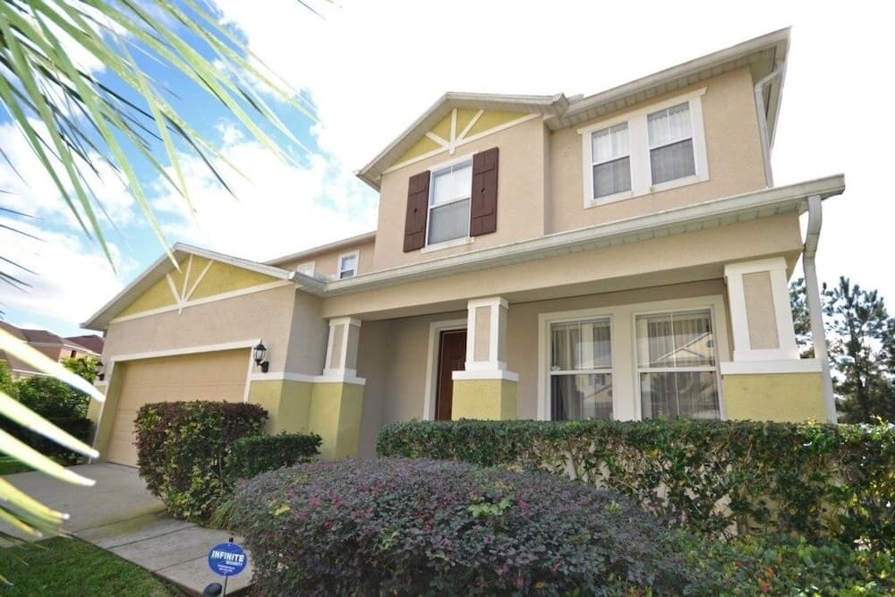 Secret Garden Villa 4 Bedroom Home by RedAwning