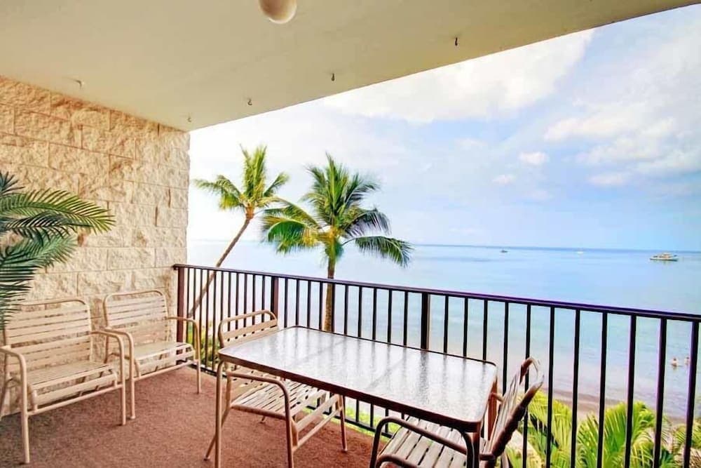 Kihei Beach, #409 2 Bedroom Condo by RedAwning