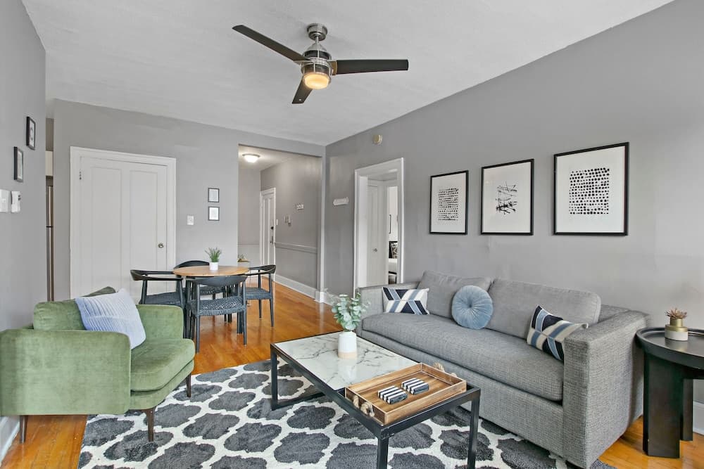 Chicago Lifestyle 3BR Apt in Lake View