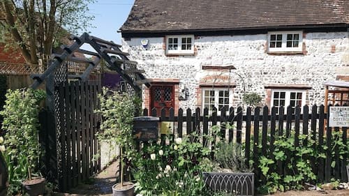 Charming 17th Century 2-bed Cottage in Medmenham