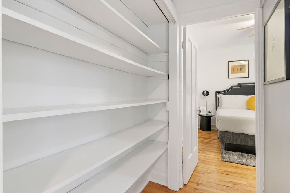 Cozy Modern 1BR Apt in Boystown