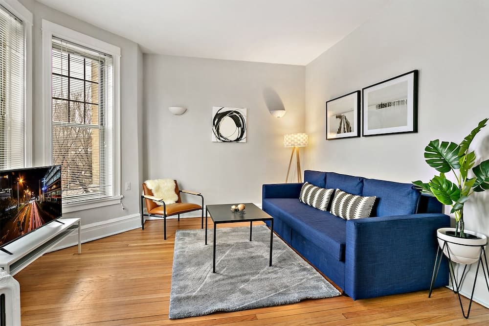 Cool 2BR Wrigleyville close to Fun City