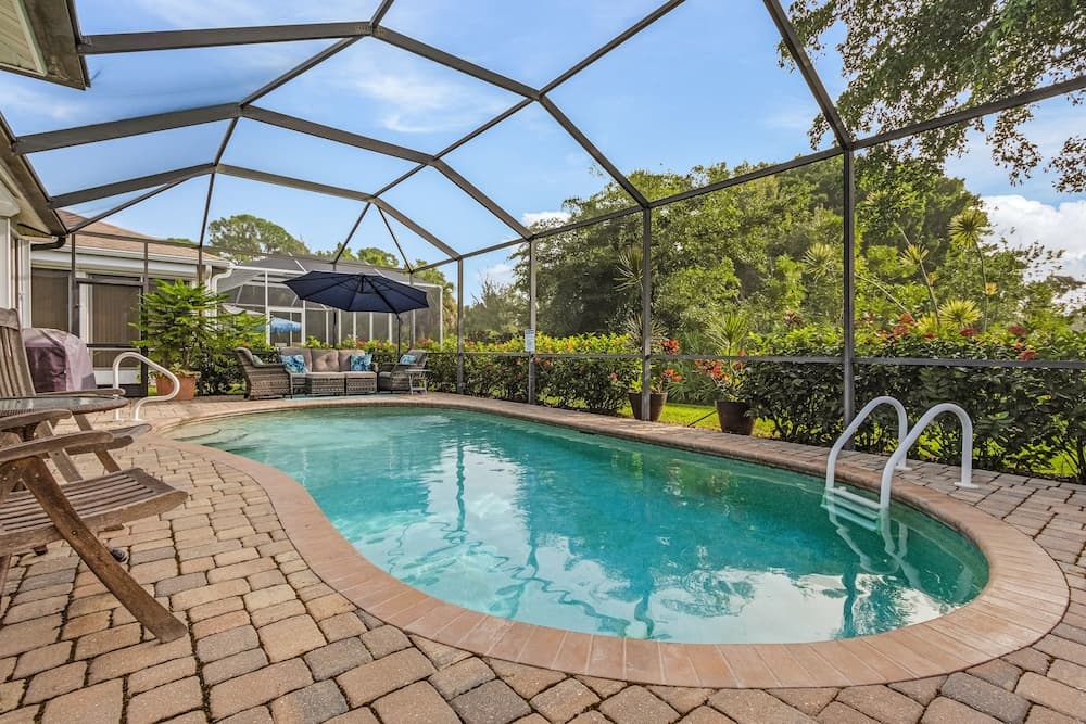 Sunshine Daydream Our Beautiful Monthly Pool Home! 3 Bedroom Home by RedAwning