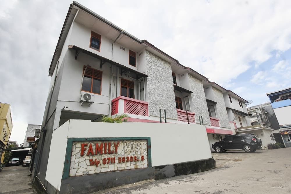 OYO 3872 Wisma Family