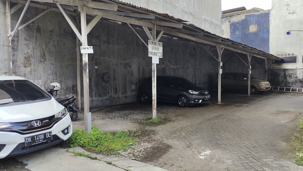 OYO 90870 C16 Siwalankerto Syariah