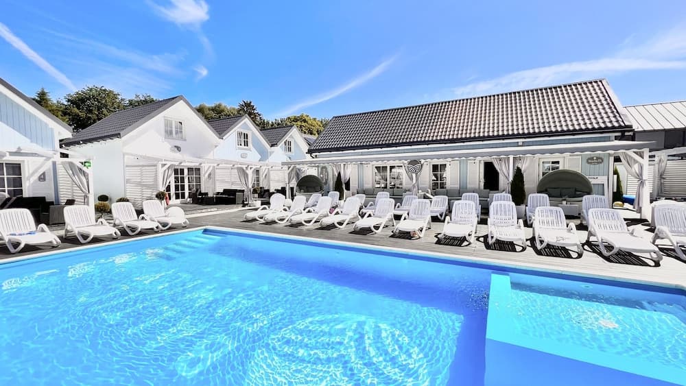 BALTIC FAMILY cottages Swimming pool Kids Club Bicycles